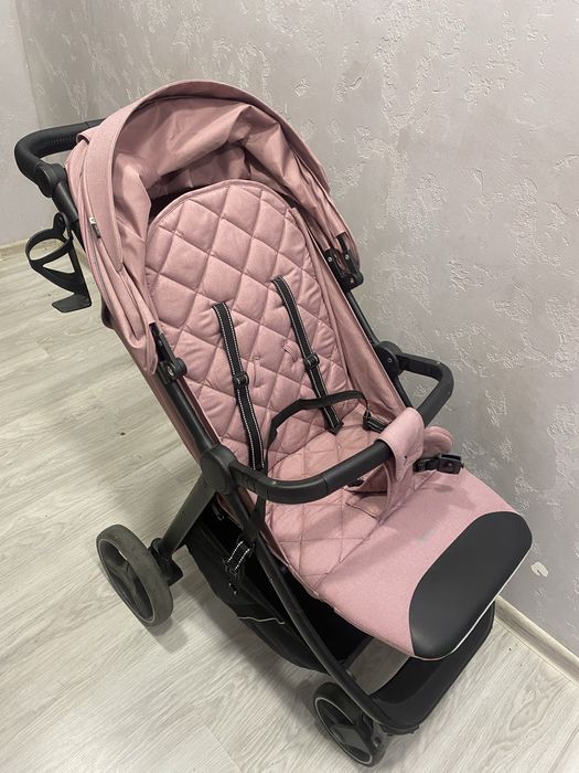 Прогулянкова коляска Carrello Bravo