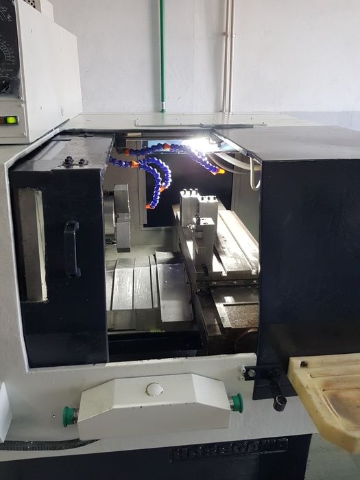 Torno CNC FANUC em bom estado