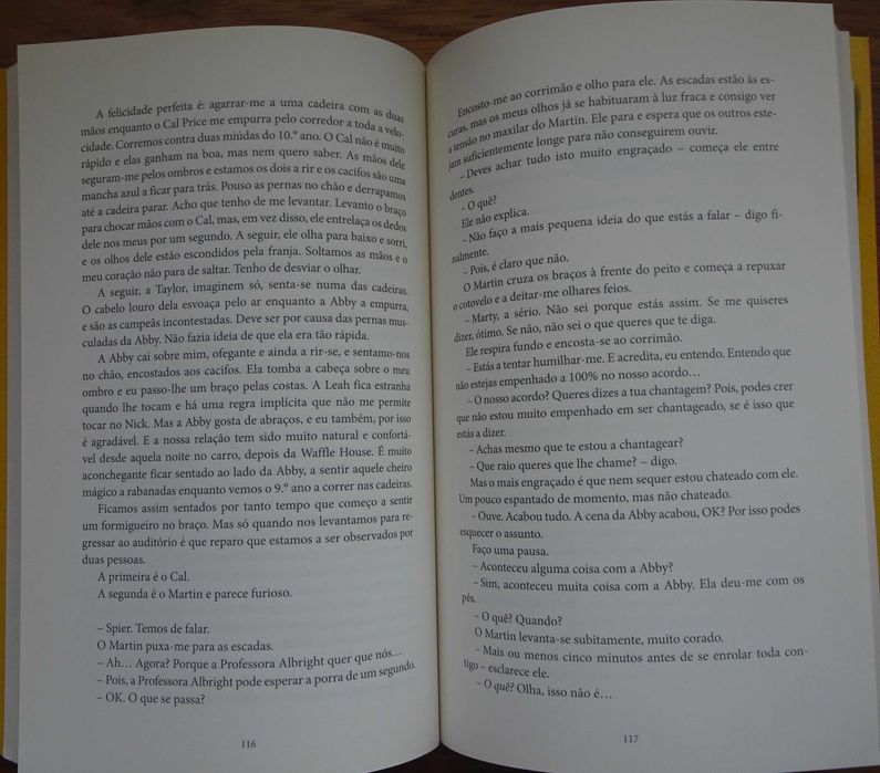 Com Amor Simon (O Coração de Simon Contra O Mundo) de Becky Albertalli