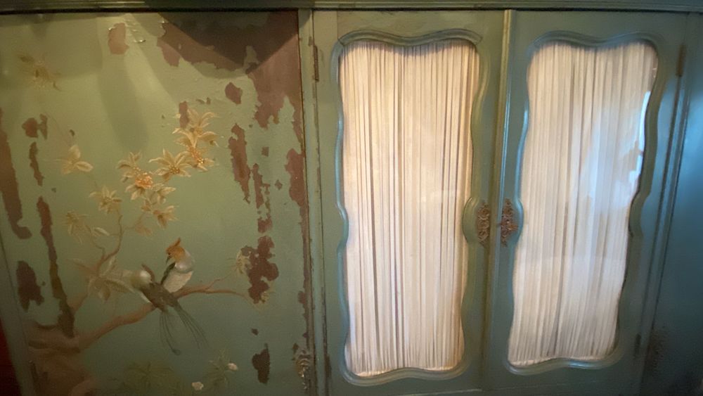 Móvel pintado estilo francês