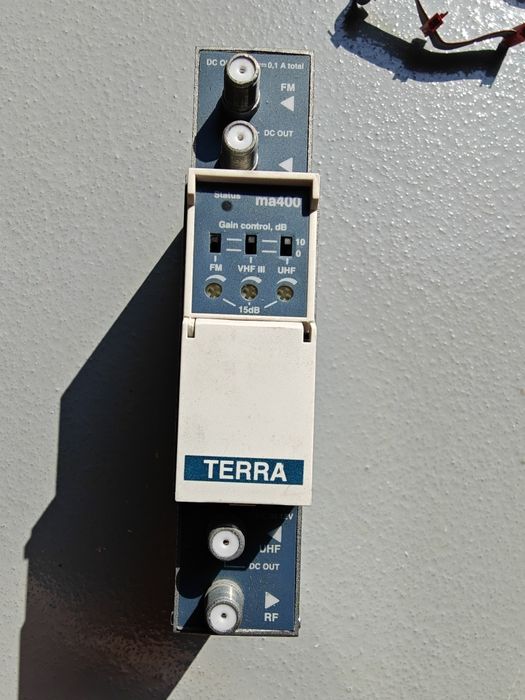 Wielowejściowy wzmacniacz telewizji DVB-T FM/VHF/UHF ma400 Terra