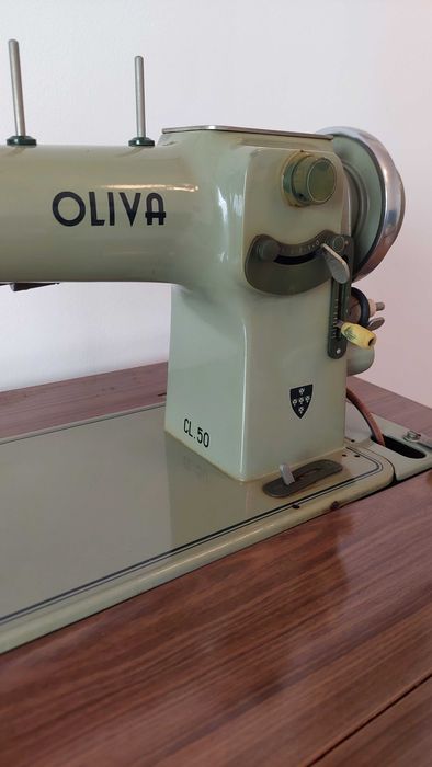 Máquina de costura Oliva