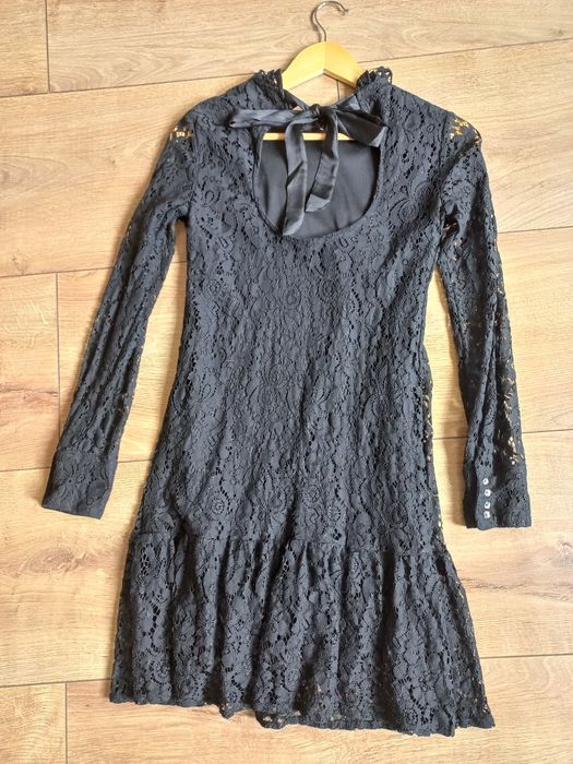Czarna koronkowa sukienka