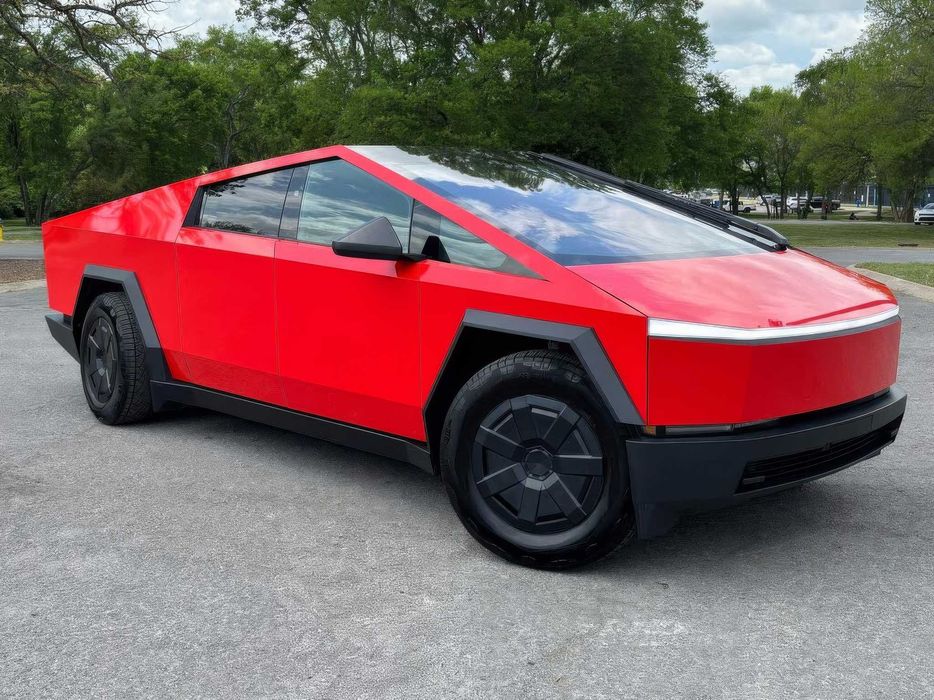 Tesla Cybertruck      2024