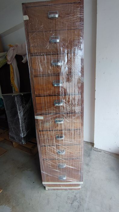 Arquivador com 10 gavetas