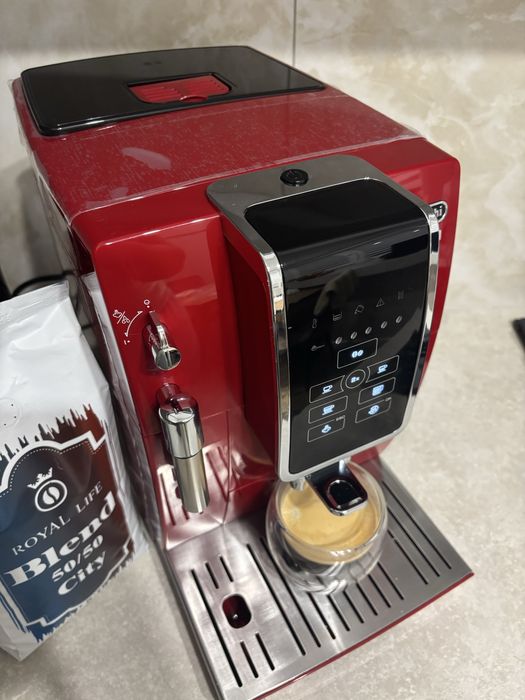 Кавомашина delonghi dinamica у червоному кольорі
