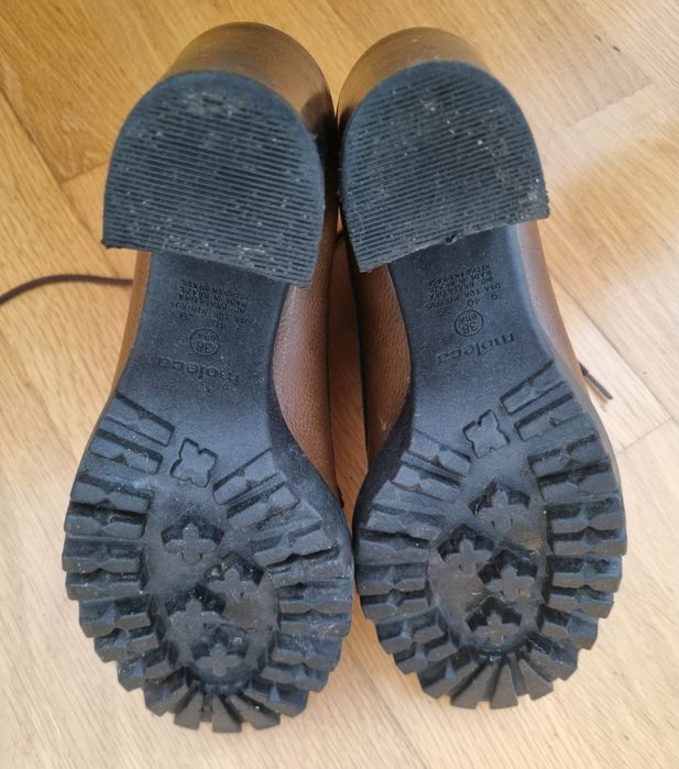 Botins castanhos  camel da  Moleca