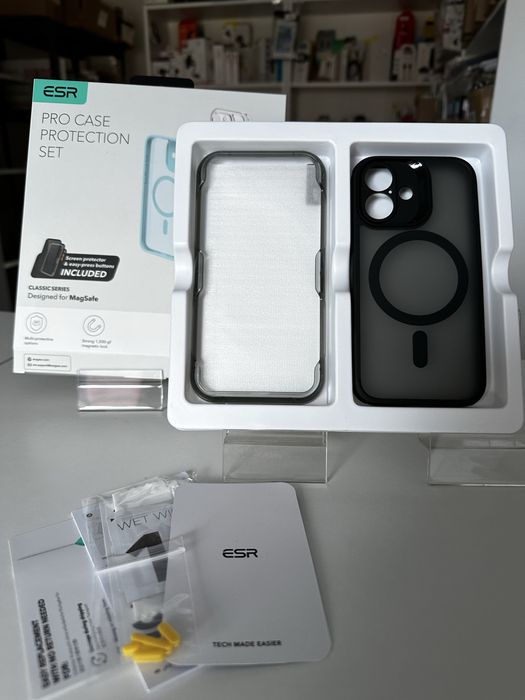 Zestaw ESR szkło hartowane i etui czarne do IPHONE 16
