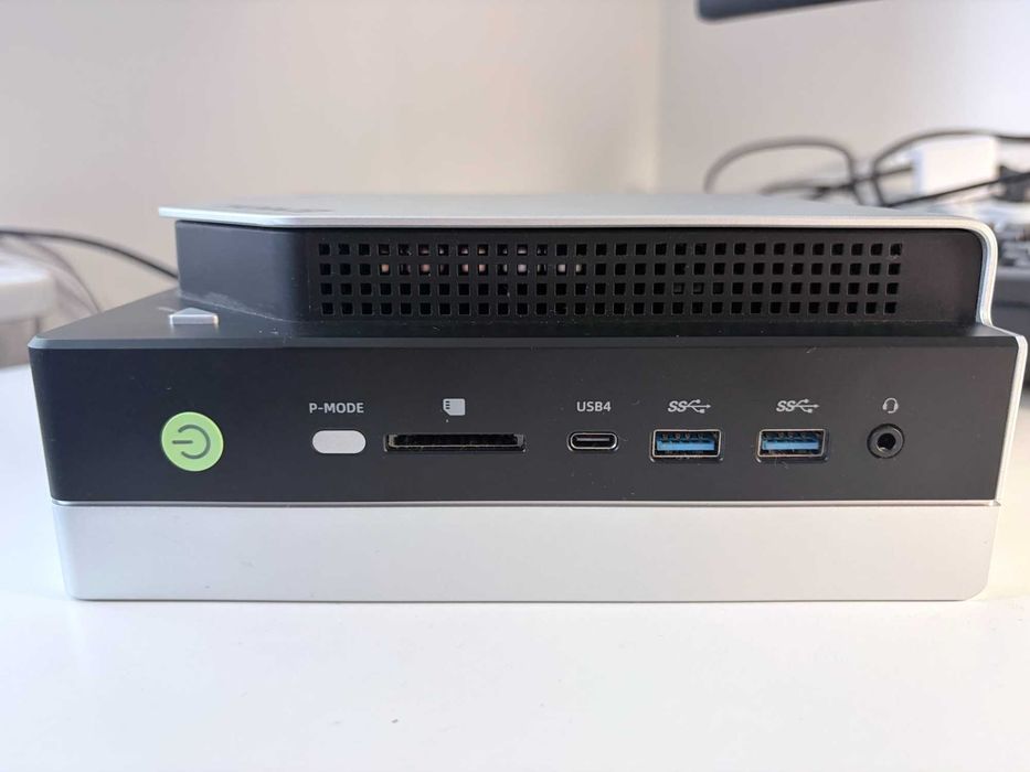 Komputer GMKTEC EVO-X2 Ryzen AI Max+ 395 128GB RAM 6TB SSD Wi-Fi Windows 11 Professional