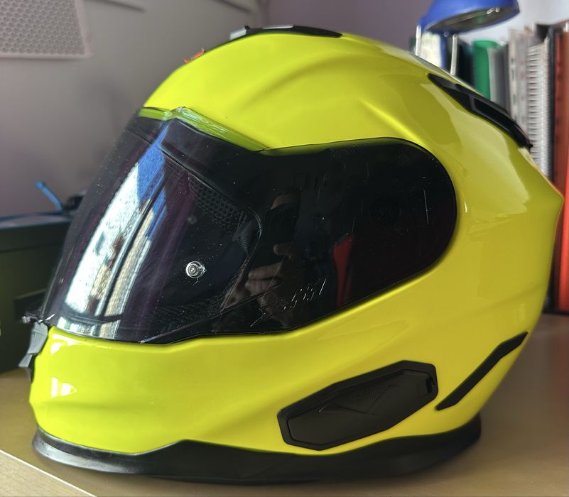 Vendo 2 conjuntos de Capacetes e Blusões para mota