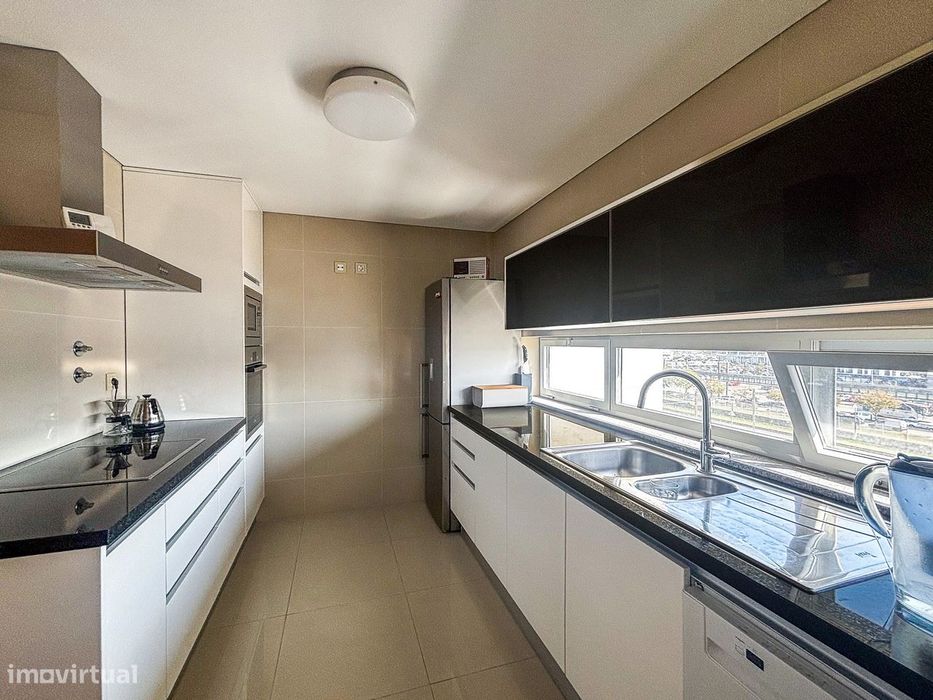 Apartamento T2 mobilado com garagem e elevador para arrendar no centro