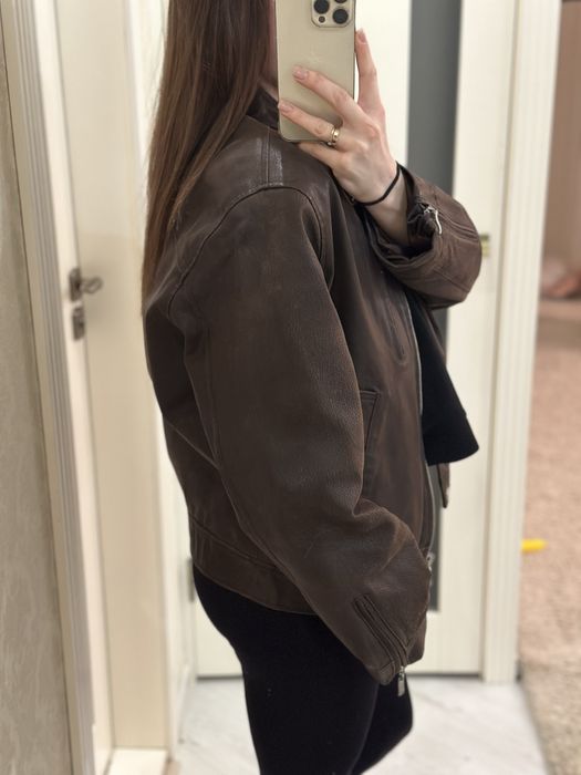 Шкіряна куртка в шоколадному кольорі