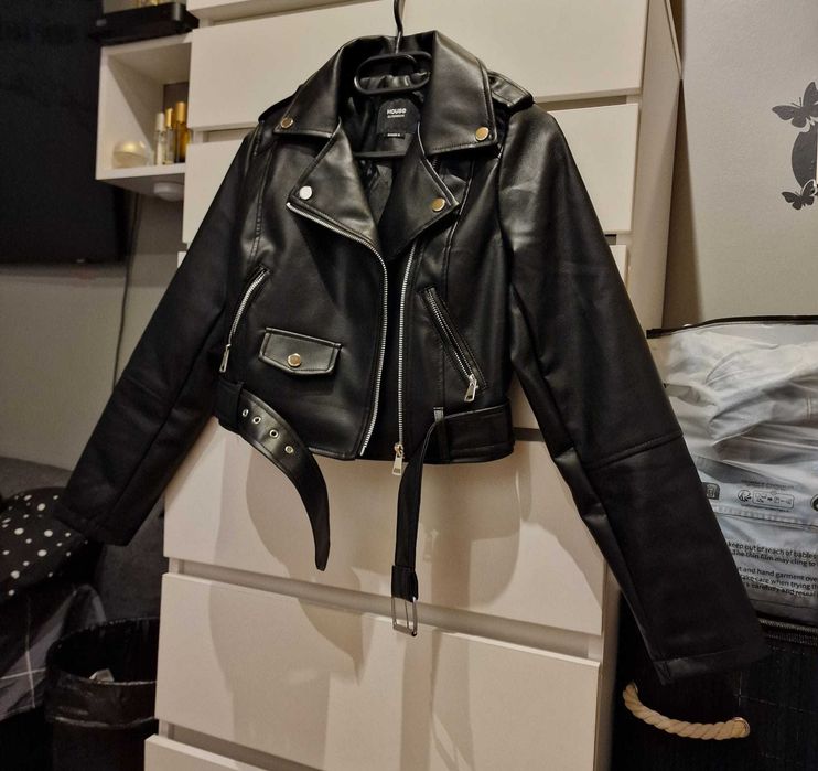 Krótka kurtka biker z paskiem