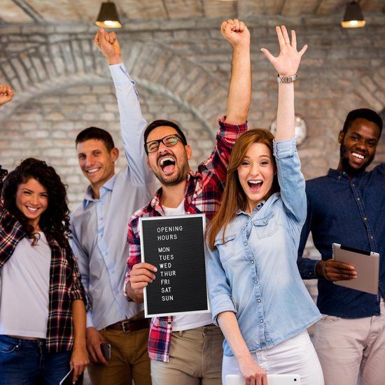 Tablica z literami informacyjna.RELAXDAYS