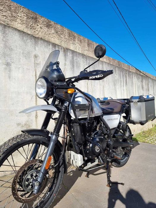 Royal Enfield Himalayan 411 – Em excelente estado, com malas laterais e proteções