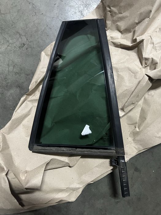 Задня права форточка skoda octavia a7