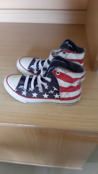 Продам  фирменные  CONVERSE кеды .