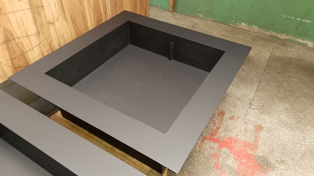 Palenisko 100x100cm z rusztem  i pokrywą.