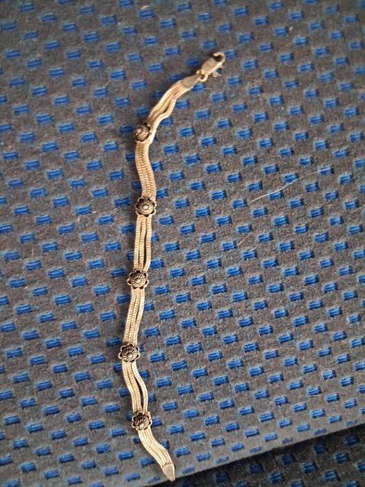 Б р а с л е т      с е р е б р я н и й