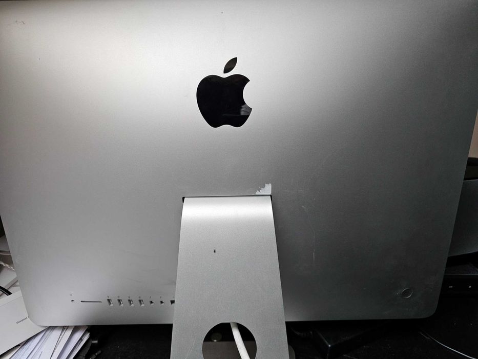 Komputer Apple A1418