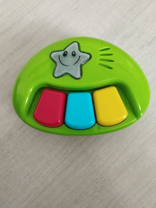 Pianinko pianino grające z gwiazdką