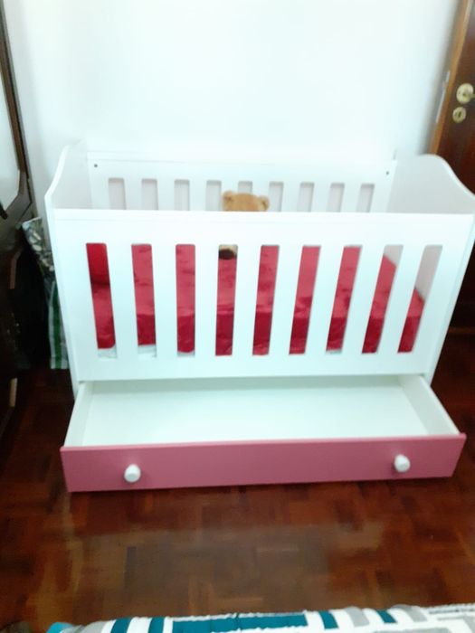 Cama berço com gavetão