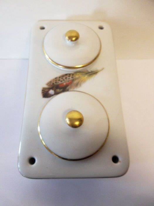 lindo tinteiro em porcelana VISTA ALEGRE com decoração penas