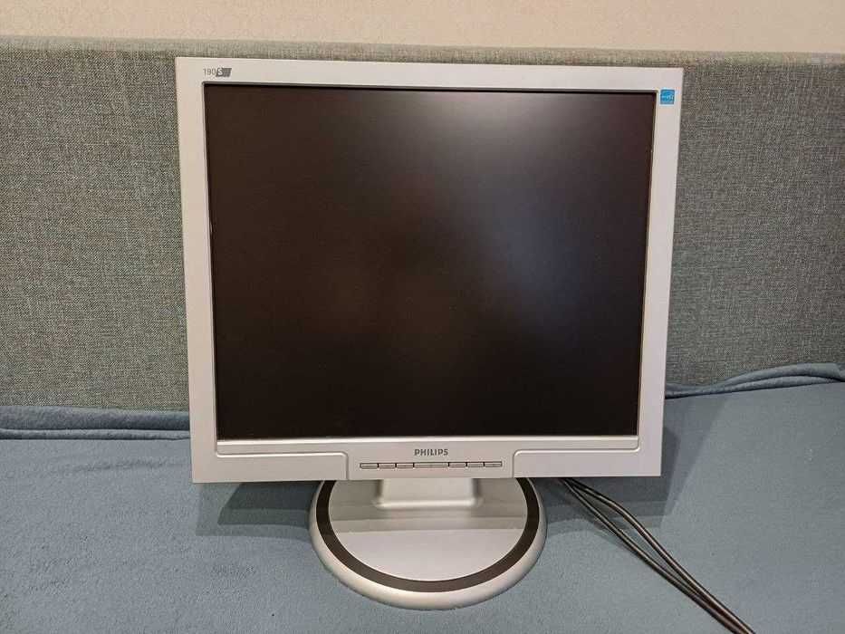 Монитор 19" Philips 190S7FS