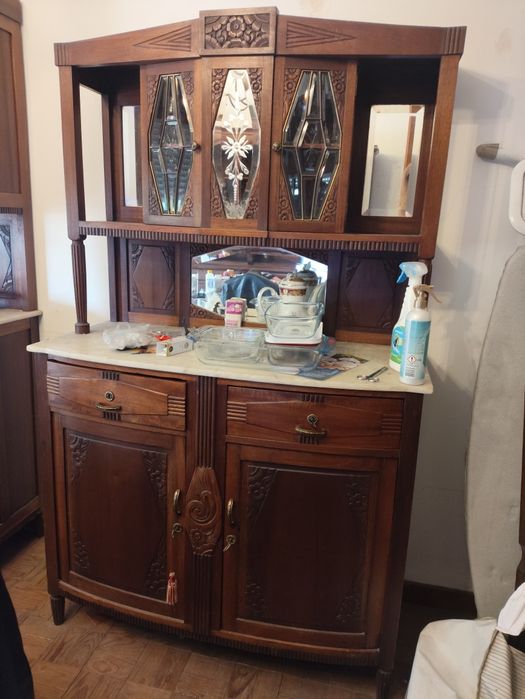 Cristaleira em madeira