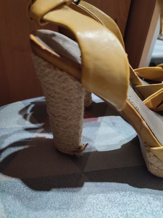 Босоніжки жіночі