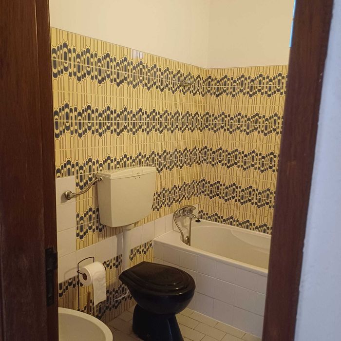Quarto Suite - Mobilado no Centro do Cartaxo / Casa Banho Privativa - Rua José Ribeiro da Costa