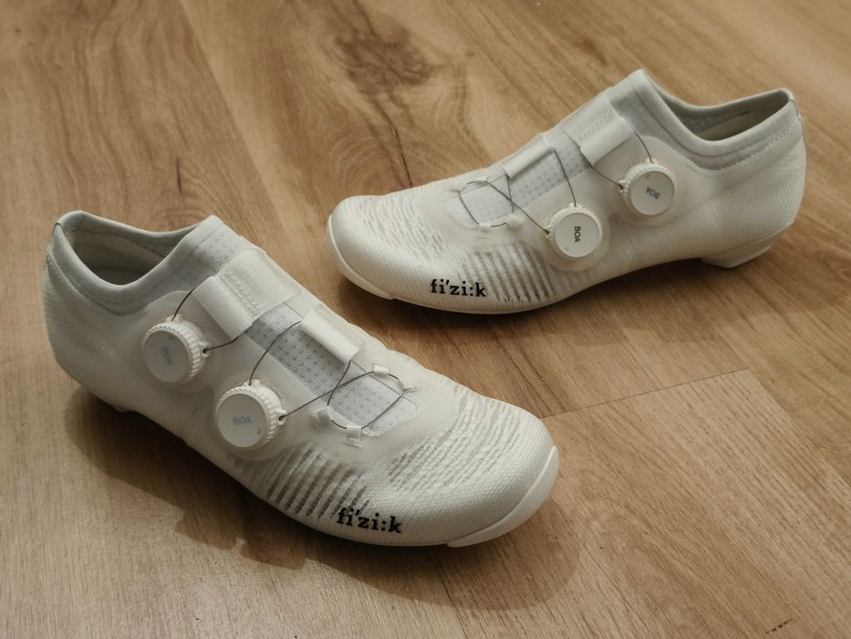 Sapatos de estrada Fizik Vega Carbon modelo 2025 Team Movistar "NOVOS"