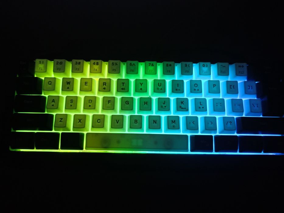 Компактная механическая клавиатура 60% с RGB подсветкой