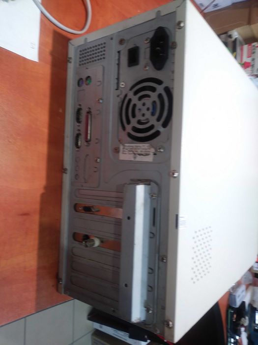 Komputer PC Pentuim II 233Mhz Sprawny Intel Slot 1 64MB RAM CD