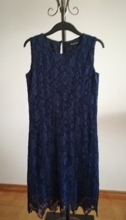 Sukienka z plisami i koronką Pretty Girl, r. XS