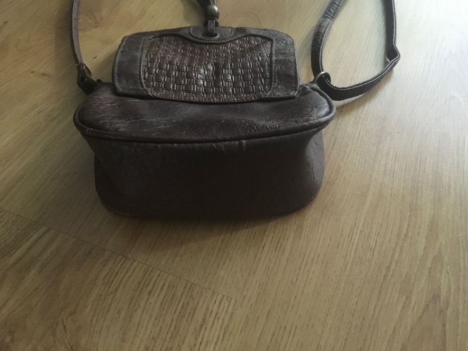 Torebka mała listonoszka brązowa regulowany pasek