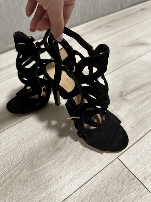 Натуральні замшеві босоніжки, новий стан