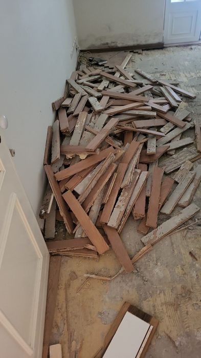 Recolha de entulho móveis e madeira materiais de construção civil