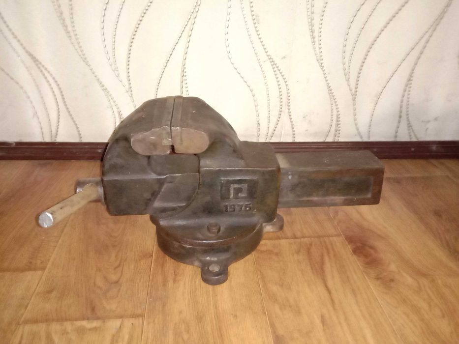 Тиски поворотные губки 14 см времён СССР