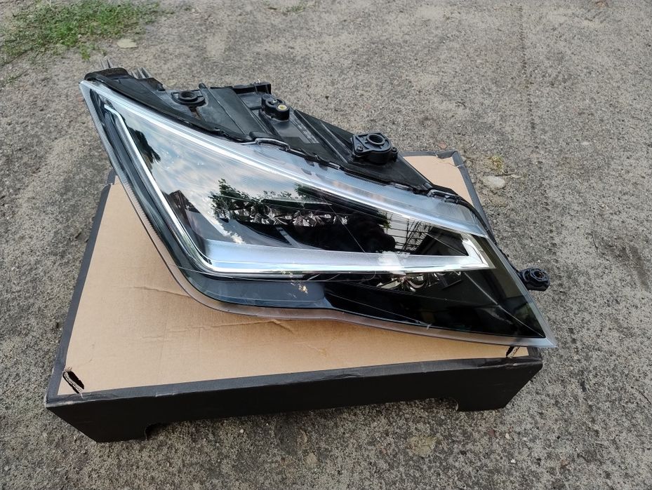 5F1941008A lampa prawa Leon III przed lift kompletna ładna full LED