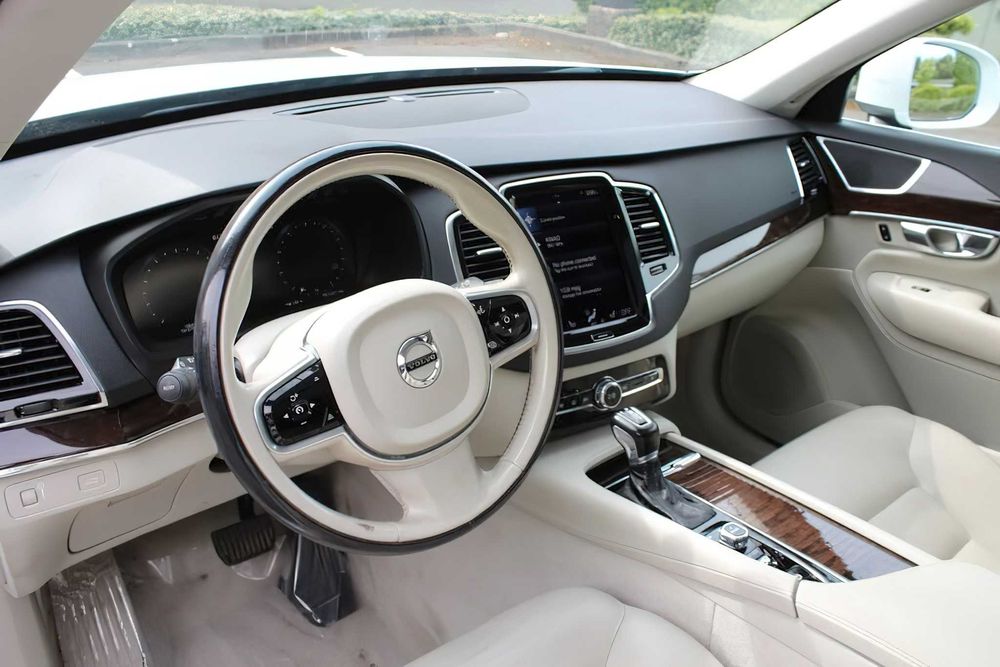 Volvo XC90      2017