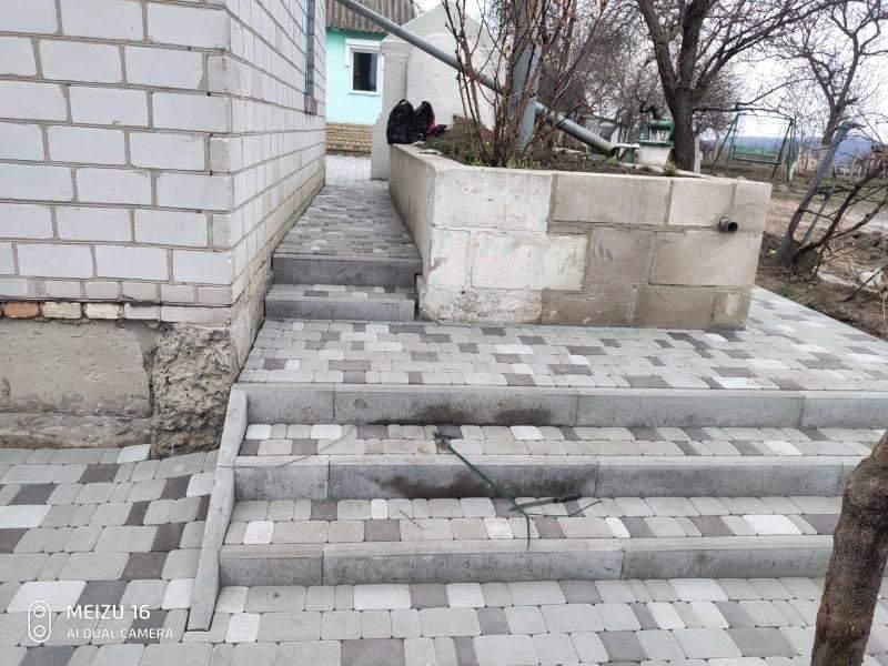 Укладка тротуарної плитки (фемки)