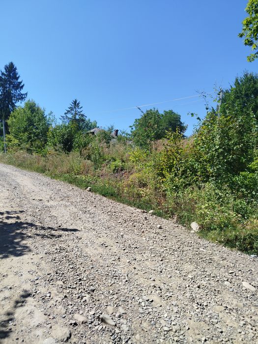 Будинок, 0,45 га землі, біля Карпат, недалеко до міста