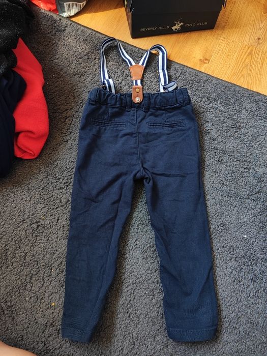 Eleganckie granatowe spodnie z szelkami chłopięce rozmiar 92