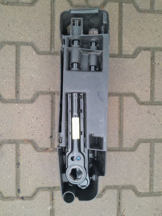 Домкрати: WV.ford. пежо, рено, лексус,сітроєн, ауді, опель,авео,шкода.