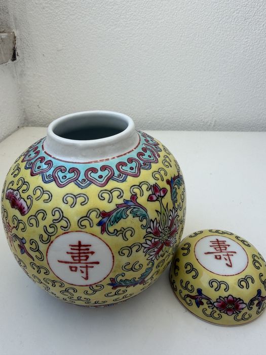 Ancient Chinese Porcelain Jar513233824515379204