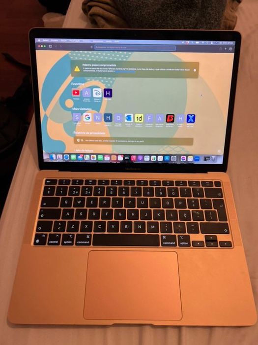 Apple MacBook 13 inch 256gb gold