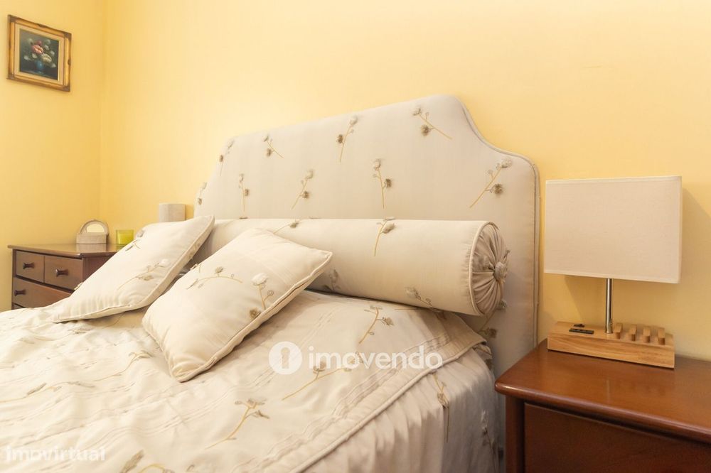 Apartamento T2 com áreas generosas e varanda, em Setúbal