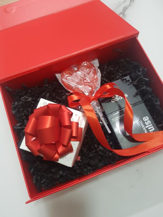 Pudełko z prezentem -perfumy