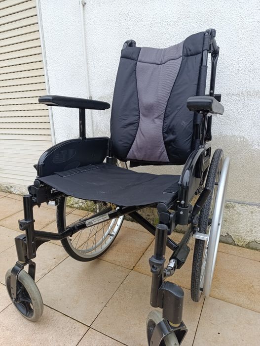 Cadeira de rodas usada
